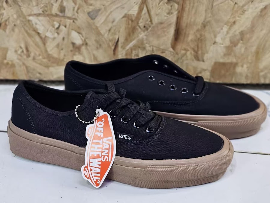 Vans Authentic Classic Low-Top Skate Shoes - Black Canvas & Gum Sole